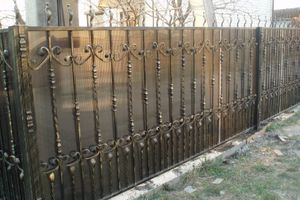 Забор из поликарбоната - дополнительная защита